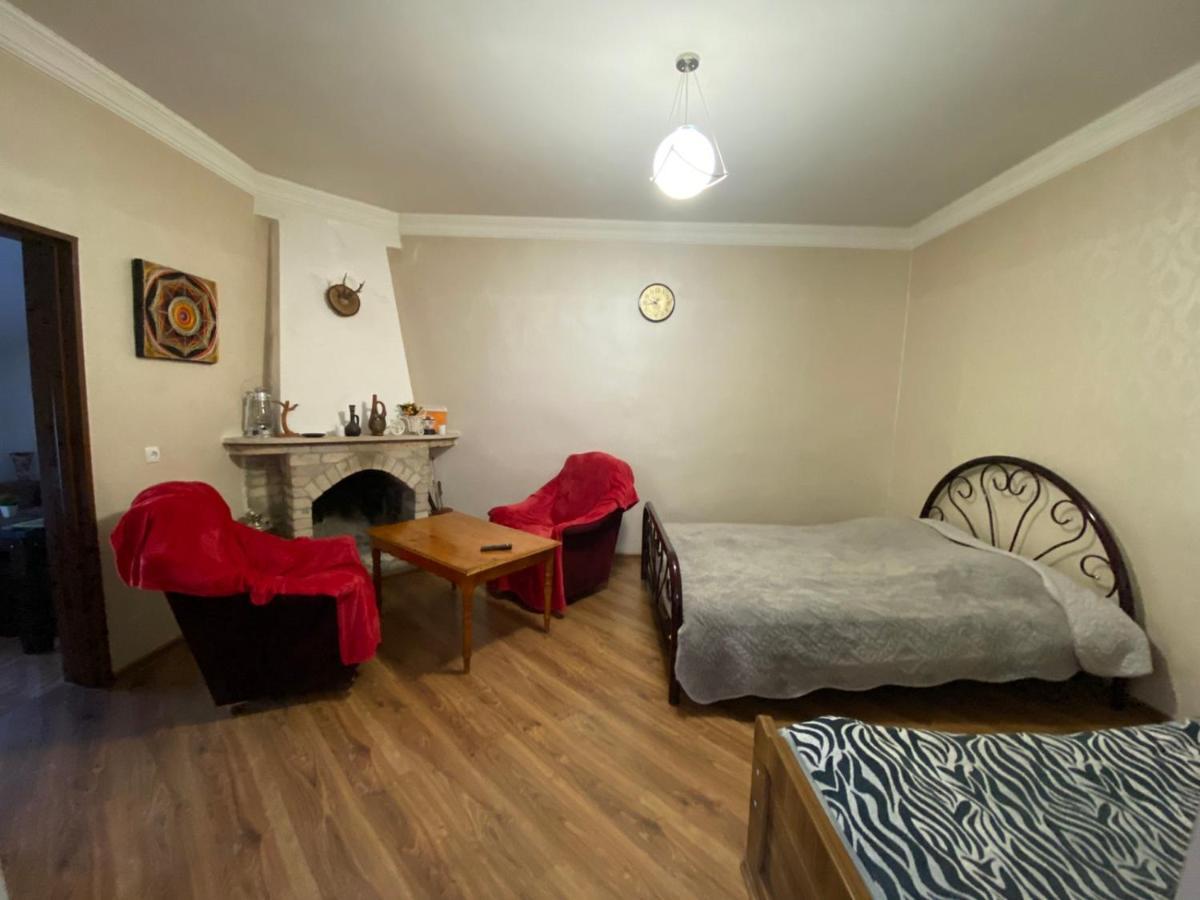 Guest House Khatuna Borjomi Bagian luar foto